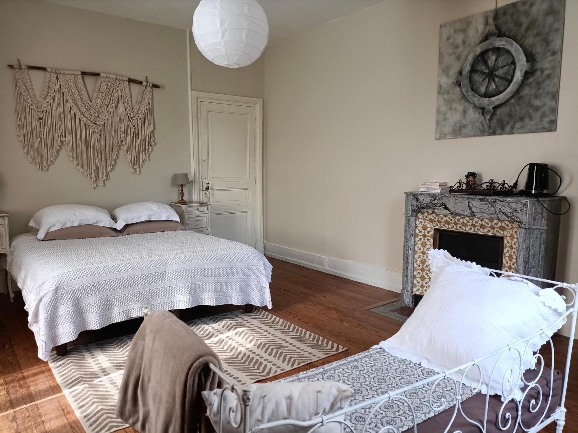 Chateau D'Arfeuilles Chambres Et Tables D'Hotes 외부 사진